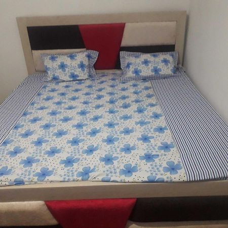 מיראט Oyo Golden Inn Hotel מראה חיצוני תמונה