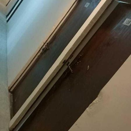מיראט Oyo Golden Inn Hotel מראה חיצוני תמונה
