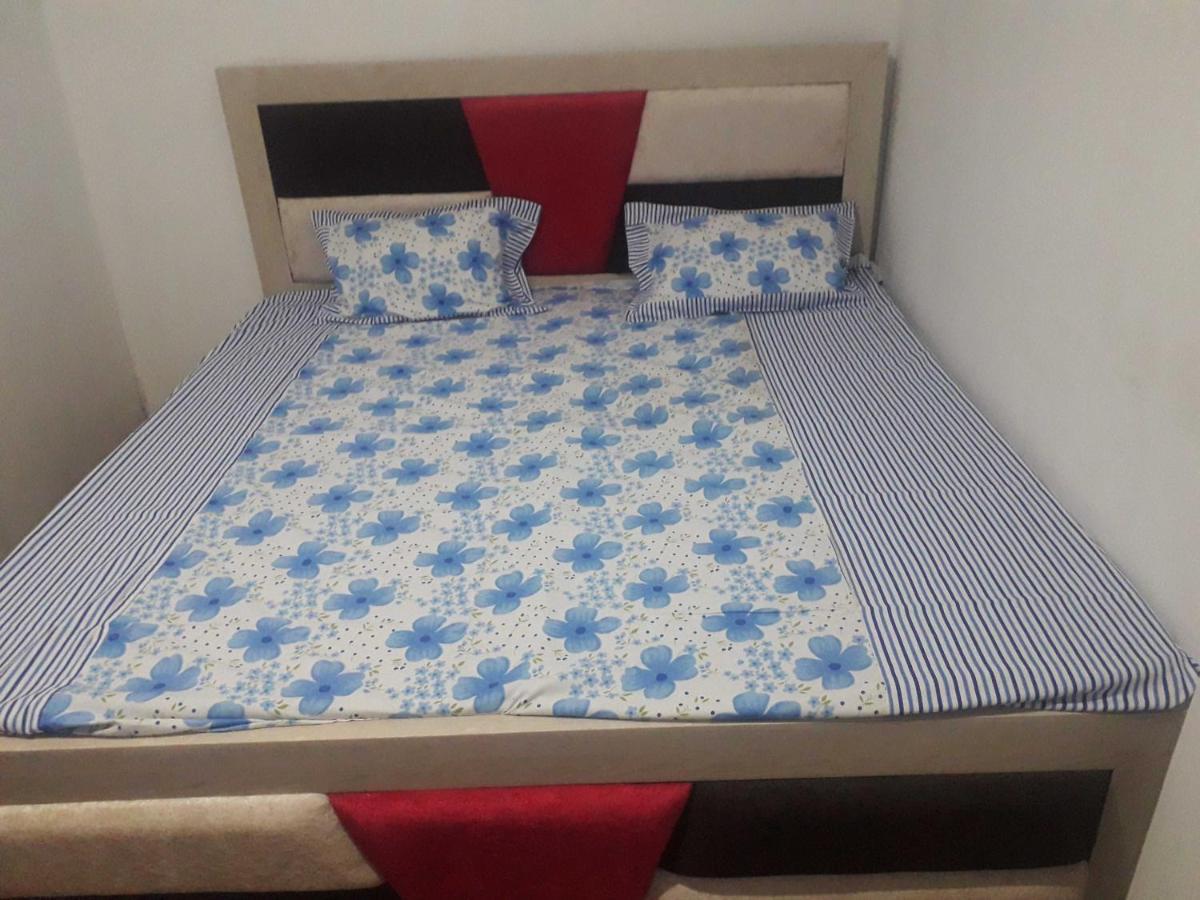מיראט Oyo Golden Inn Hotel מראה חיצוני תמונה