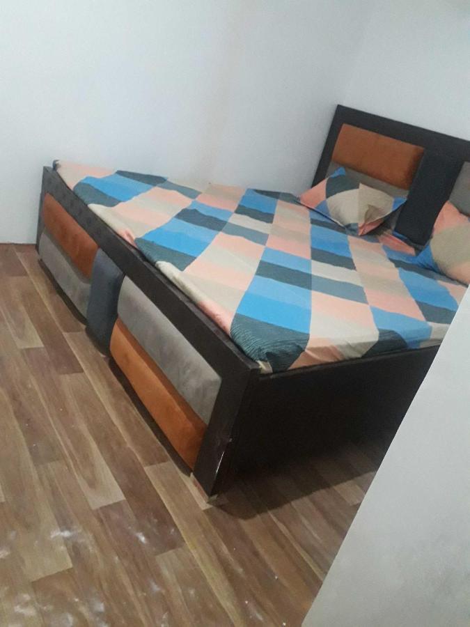 מיראט Oyo Golden Inn Hotel מראה חיצוני תמונה