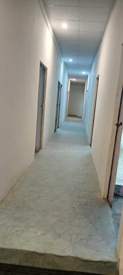 מיראט Oyo Golden Inn Hotel מראה חיצוני תמונה