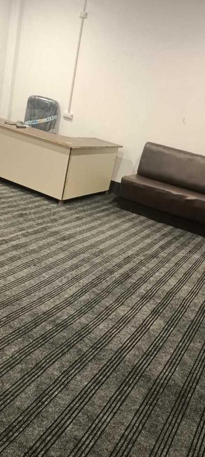 מיראט Oyo Golden Inn Hotel מראה חיצוני תמונה